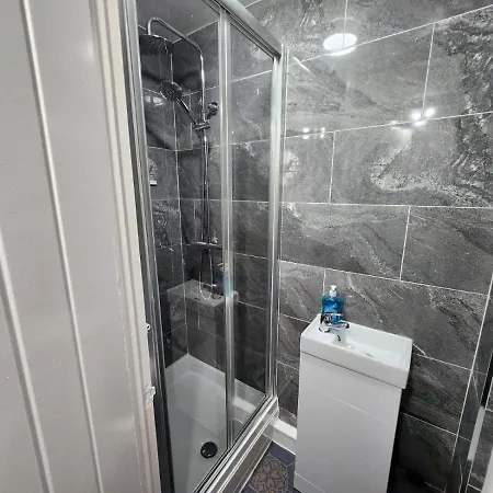 Pensjonat 4 Bedroom 2 Bathroom Shared House - Near Bhx And Nec *
