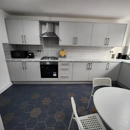 Pensjonat 4 Bedroom 2 Bathroom Shared House - Near Bhx And Nec Birmingham