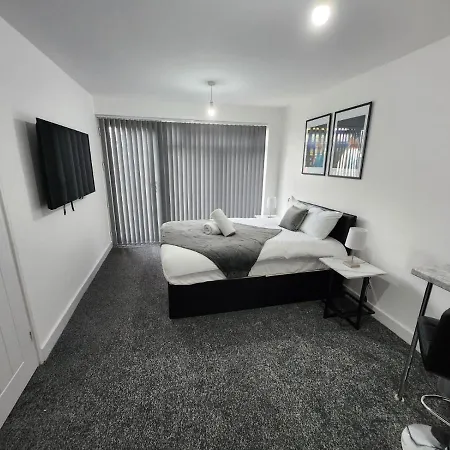 4 Bedroom 2 Bathroom Shared House - Near Bhx And Nec Birmingham