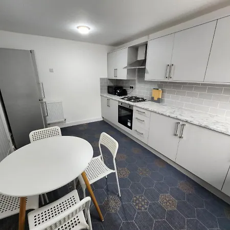 4 Bedroom 2 Bathroom Shared House - Near Bhx And Nec *