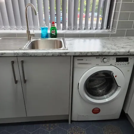 4 Bedroom 2 Bathroom Shared House - Near Bhx And Nec