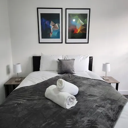 4 Bedroom 2 Bathroom Shared House - Near Bhx And Nec
