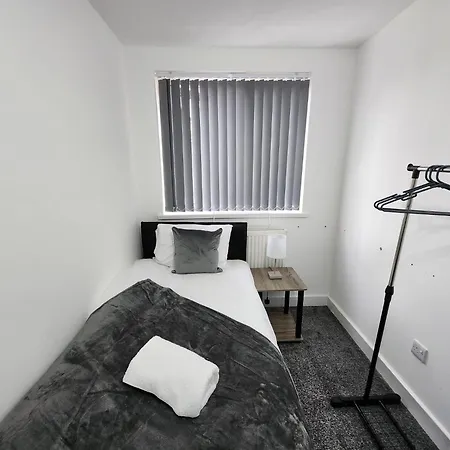 4 Bedroom 2 Bathroom Shared House - Near Bhx And Nec Birmingham