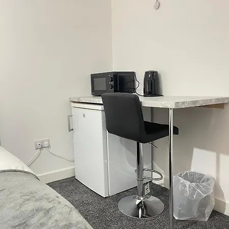 Pensjonat 4 Bedroom 2 Bathroom Shared House - Near Bhx And Nec Birmingham