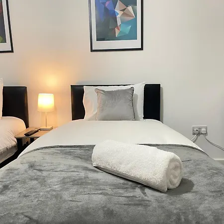 4 Bedroom 2 Bathroom Shared House - Near Bhx And Nec Birmingham