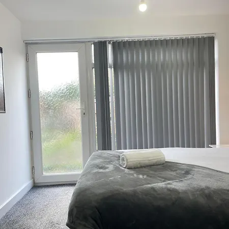 Pensjonat 4 Bedroom 2 Bathroom Shared House - Near Bhx And Nec Birmingham